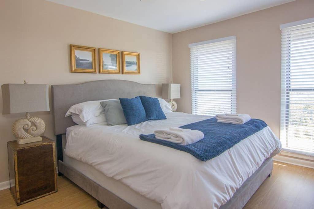 Pelican Point Unobstructed Beach Views Beach Access Out Back Door! Harbor Island Kültér fotó