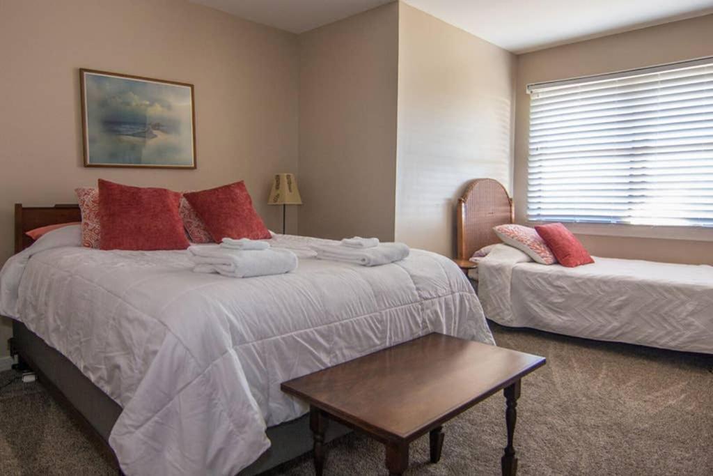 Pelican Point Unobstructed Beach Views Beach Access Out Back Door! Harbor Island Kültér fotó